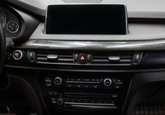 Подержанный автомобиль BMW X5 2017 года (14 фото)