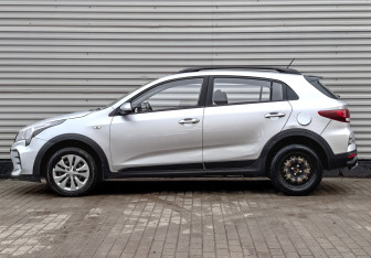 Подержанный автомобиль Kia Rio Hatchback 2021 года (8 фото)