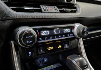 Подержанный автомобиль Toyota RAV4 2020 года (21 фото)