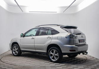 Подержанный автомобиль Lexus RX 2004 года (7 фото)