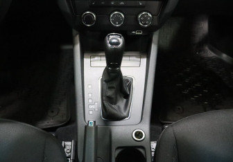 Подержанный автомобиль Skoda Octavia Liftback 2019 года (16 фото)