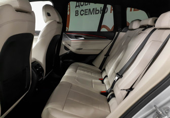 Подержанный автомобиль BMW X3 2019 года (10 фото)