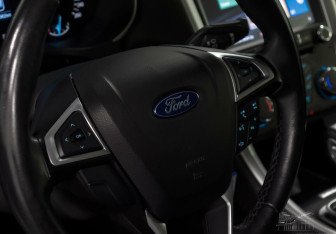 Подержанный автомобиль Ford Mondeo Sedan 2017 года (12 фото)