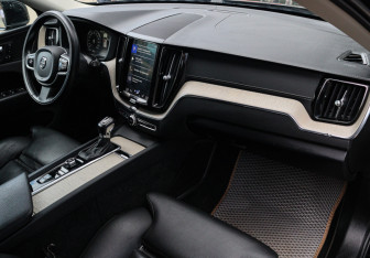 Подержанный автомобиль Volvo XC60 2019 года (7 фото)