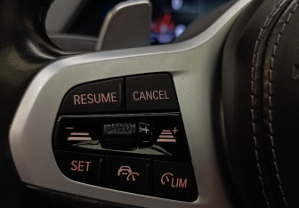 Подержанный автомобиль BMW X7 2021 года (24 фото)