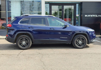 Подержанный автомобиль Jeep Cherokee 2014 года (4 фото)