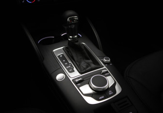 Подержанный автомобиль Audi A3 Sedan 2017 года (20 фото)