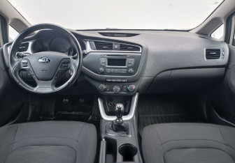 Подержанный автомобиль Kia Ceed Wagon 2017 года (12 фото)