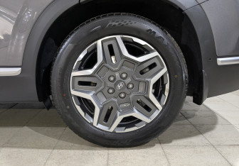 Подержанный автомобиль Hyundai Santa Fe 2022 года (12 фото)