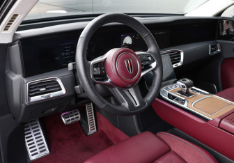 Подержанный автомобиль Hongqi E-HS9 2020 года (19 фото)