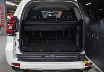 Подержанный автомобиль Toyota Land Cruiser Prado 2017 года (10 фото)