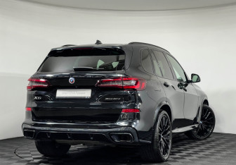 Подержанный автомобиль BMW X5 2022 года (2 фото)