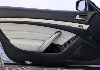 Подержанный автомобиль Infiniti G Convertible 2011 года (19 фото)