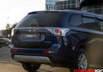 Подержанный автомобиль Mitsubishi Outlander 2014 года (20 фото)