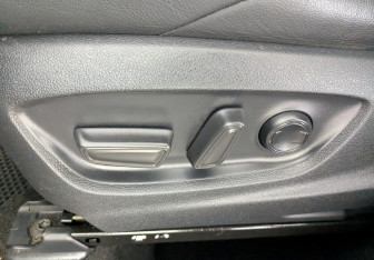 Подержанный автомобиль Toyota C-HR 2021 года (20 фото)