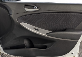 Подержанный автомобиль Hyundai Solaris Sedan 2014 года (24 фото)