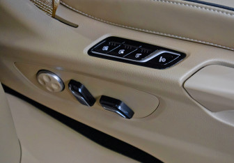 Подержанный автомобиль Voyah Dream 2023 года (24 фото)