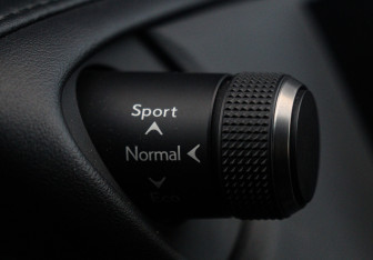 Подержанный автомобиль Lexus ES 2018 года (16 фото)