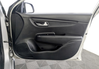 Подержанный автомобиль Kia Rio Hatchback 2021 года (24 фото)