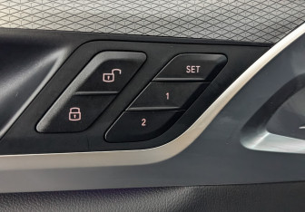 Подержанный автомобиль BMW X4 2021 года (30 фото)