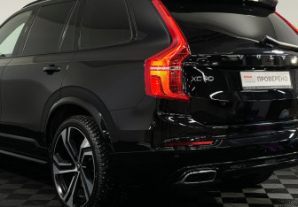 Подержанный автомобиль Volvo XC90 2019 года (77 фото)