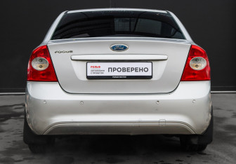 Подержанный автомобиль Ford Focus Sedan 2010 года (5 фото)