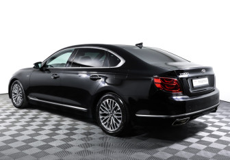 Подержанный автомобиль Kia K900 2019 года (7 фото)