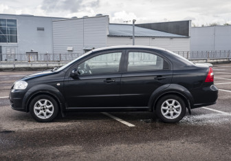 Подержанный автомобиль Chevrolet Aveo Sedan 2011 года (8 фото)