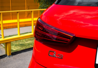 Подержанный автомобиль Audi Q3 2016 года (14 фото)