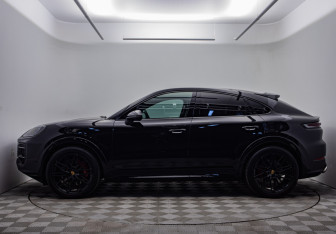 Подержанный автомобиль Porsche Cayenne 2023 года (8 фото)