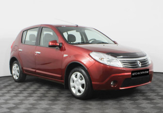 Подержанный автомобиль Renault Sandero 2013 года (2 фото)