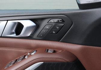 Подержанный автомобиль BMW X7 2020 года (24 фото)