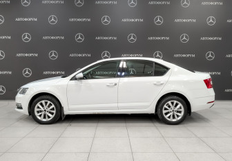 Подержанный автомобиль Skoda Octavia Liftback 2019 года (8 фото)