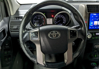 Подержанный автомобиль Toyota Land Cruiser Prado 2012 года (26 фото)