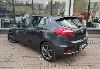 Подержанный автомобиль Kia Ceed Hatchback 2016 года (6 фото)