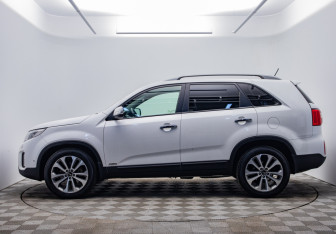 Подержанный автомобиль Kia Sorento 2014 года (2 фото)