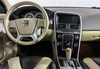 Подержанный автомобиль Volvo XC60 2011 года (12 фото)