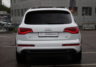 Подержанный автомобиль Audi Q7 2014 года (6 фото)