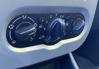 Подержанный автомобиль Renault Sandero 2014 года (14 фото)