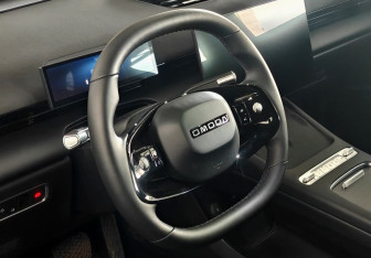 Подержанный автомобиль Omoda C7 2025 года (12 фото)