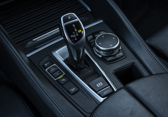 Подержанный автомобиль BMW X6 2015 года (18 фото)