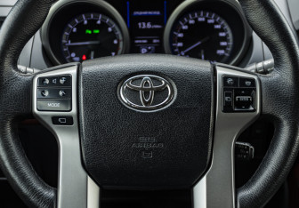 Подержанный автомобиль Toyota Land Cruiser Prado 2016 года (11 фото)