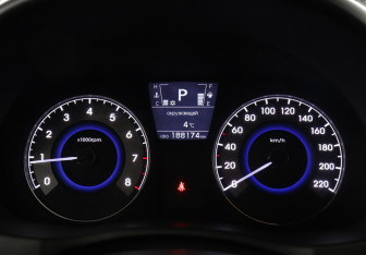 Подержанный автомобиль Hyundai Solaris Hatchback 2011 года (7 фото)