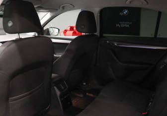 Подержанный автомобиль Skoda Octavia Liftback 2019 года (5 фото)