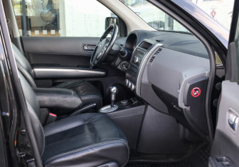 Подержанный автомобиль Nissan X-Trail 2008 года (11 фото)