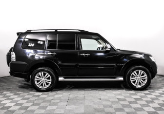 Подержанный автомобиль Mitsubishi Pajero 2017 года (4 фото)