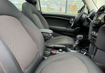 Подержанный автомобиль MINI Hatch 2016 года (10 фото)