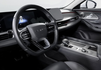 Подержанный автомобиль Chery Arrizo 8 2023 года (14 фото)