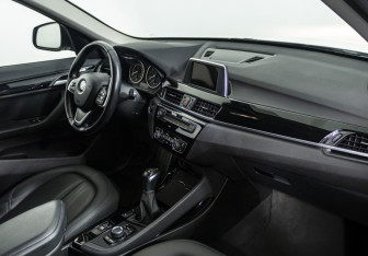 Подержанный автомобиль BMW X1 2016 года (9 фото)