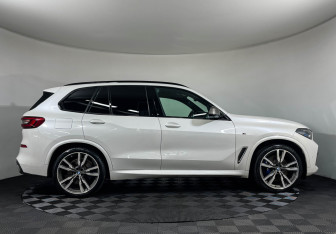 Подержанный автомобиль BMW X5 2021 года (6 фото)